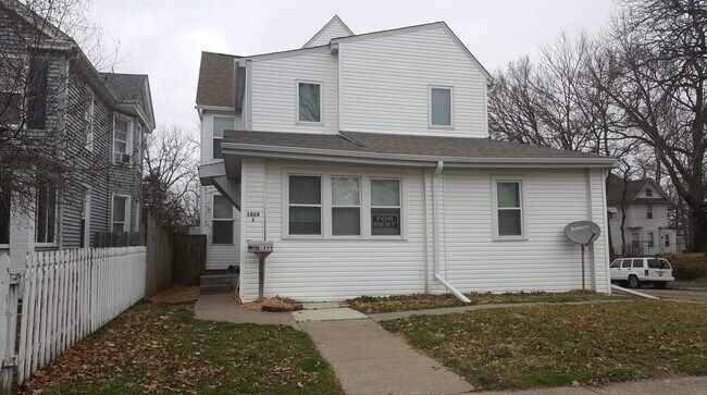 Building Photo - 1028 E 14th St