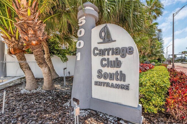 Foto del edificio - 5001 Collins Ave