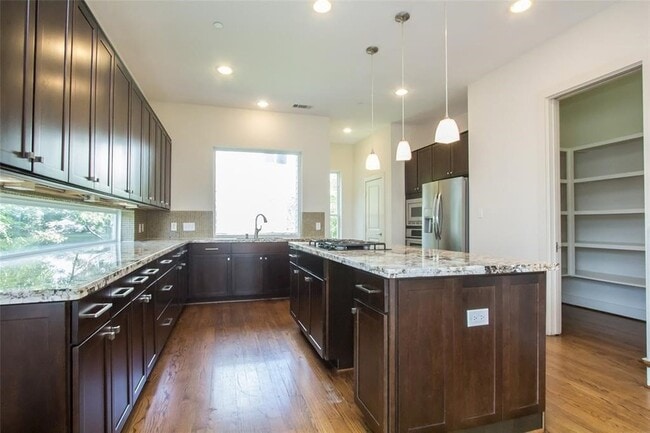 Building Photo - 1616 Edwards St