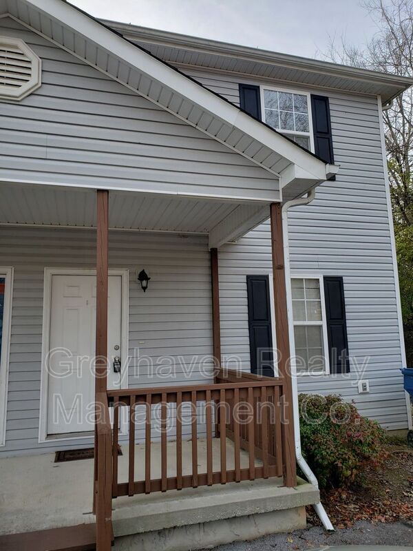 Primary Photo - 412 Victoria Ave