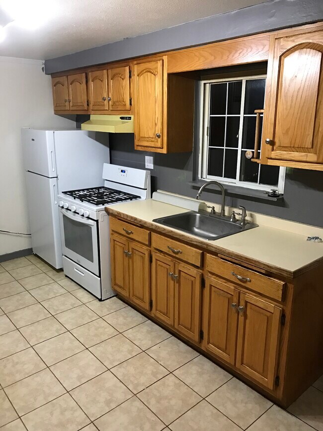 Kitchen - 119 Center St