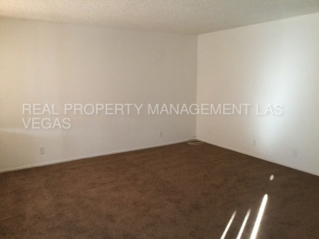 Building Photo - 681 Pepper Tree Cir