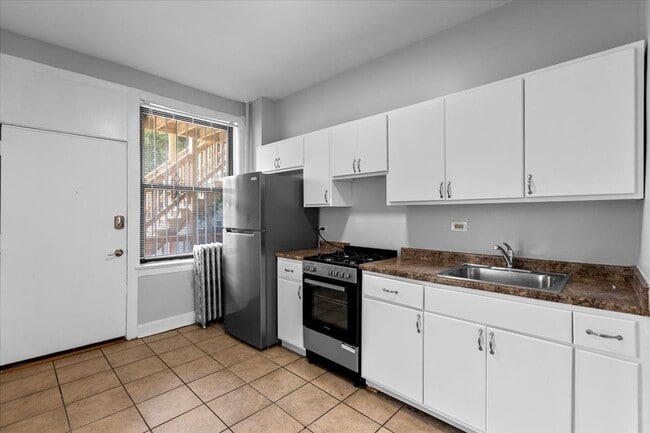 Building Photo - 5020 S Blackstone Ave