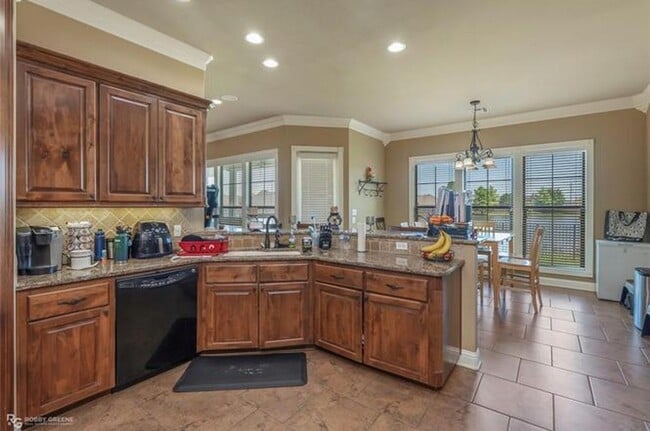 Building Photo - Gorgeous 4 Bedroom Home with Bonus Room in Bossier!