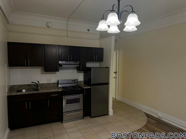 Building Photo - 62 Boylston St