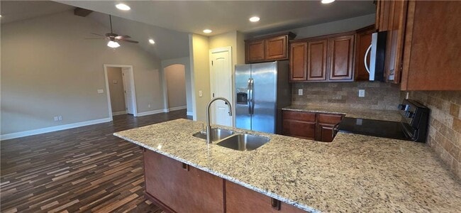 Building Photo - 1340 Colonel Hawthorne Dr