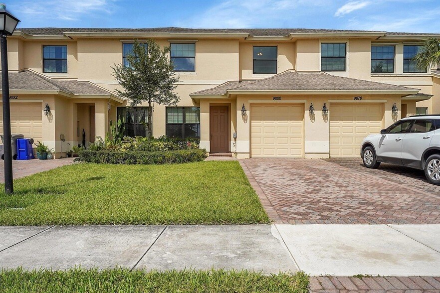 Primary Photo - 9880 E Villa Cir