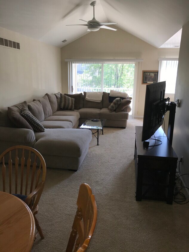 Foto principal - 6104 Century Ct