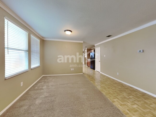 Building Photo - 9029 Quarter Horse Ln