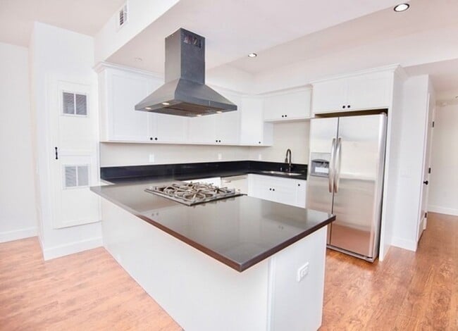 Photo - 1861 S Longwood Ave Apartment