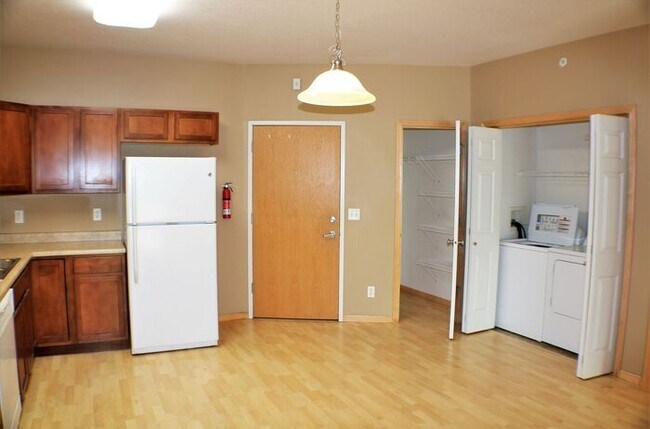 Building Photo - $1,275 | 3 Bedroom, 2 Bathroom Condo | Dog...