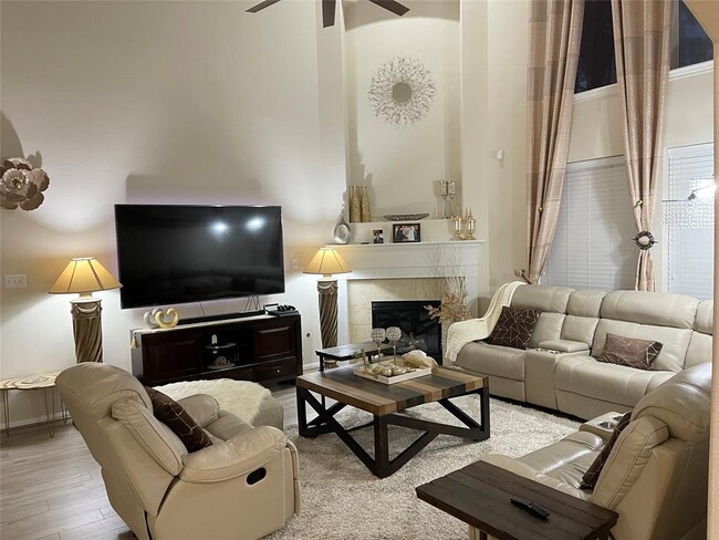 Building Photo - 6407 Pine Rest Dr