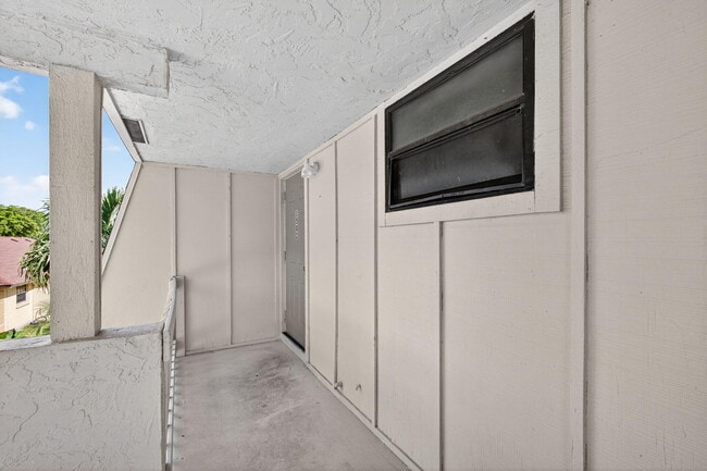 Building Photo - 1580 Montauk Dr