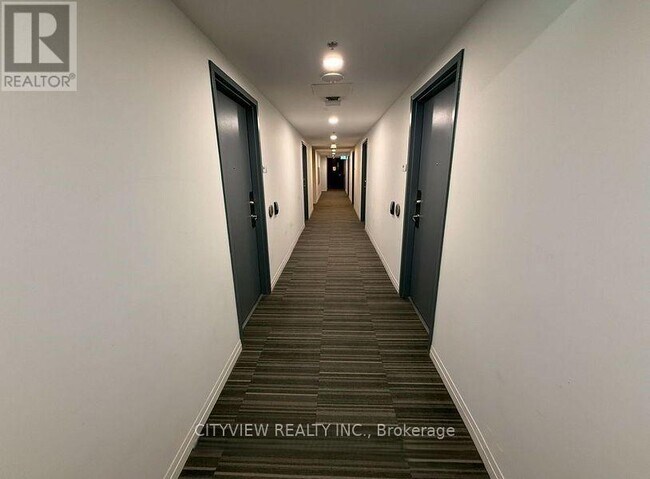 Photo du bâtiment - 1900 Simcoe St N