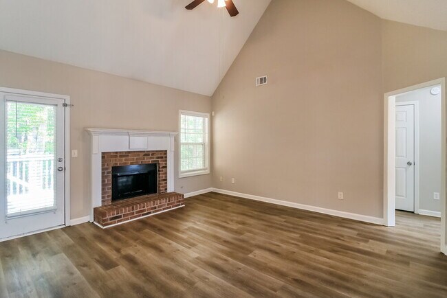 Foto del edificio - 915 Castlerock Way
