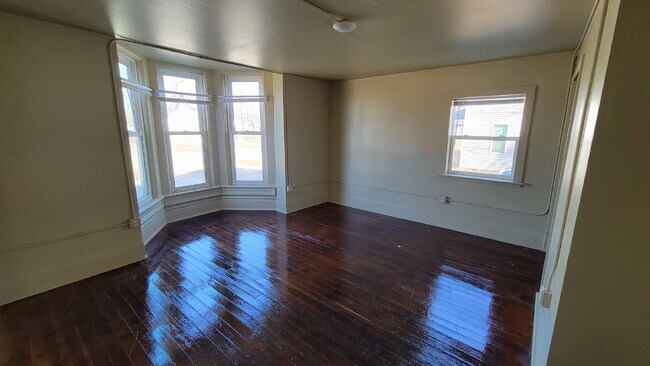 Foto del edificio - 3 bed 1.5 bath duplex Close to UWEC!