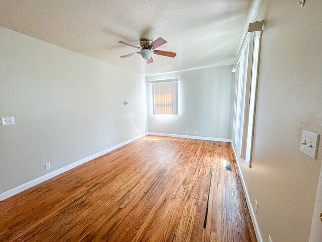 Foto del edificio - 1730 W Center St