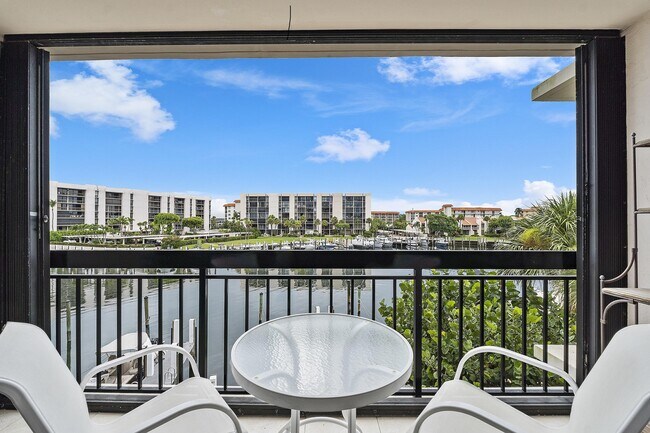 Foto del edificio - 2687 N Ocean Blvd