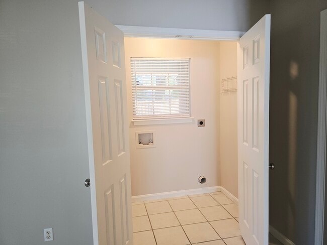 Foto del edificio - 200 E Mell St