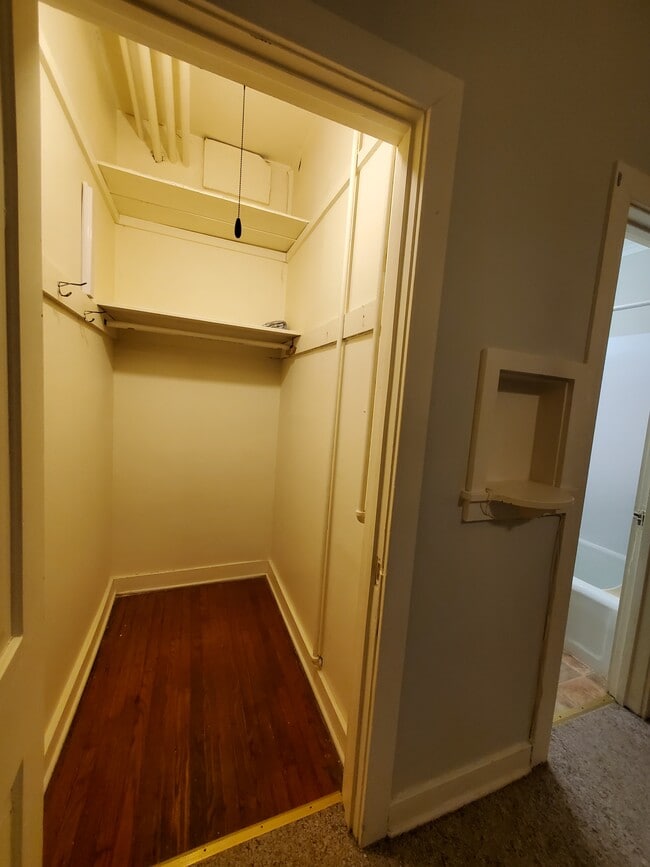 Building Photo - 1338 Main St