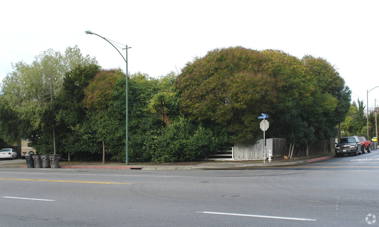 Building Photo - 444 N Rengstorff Ave