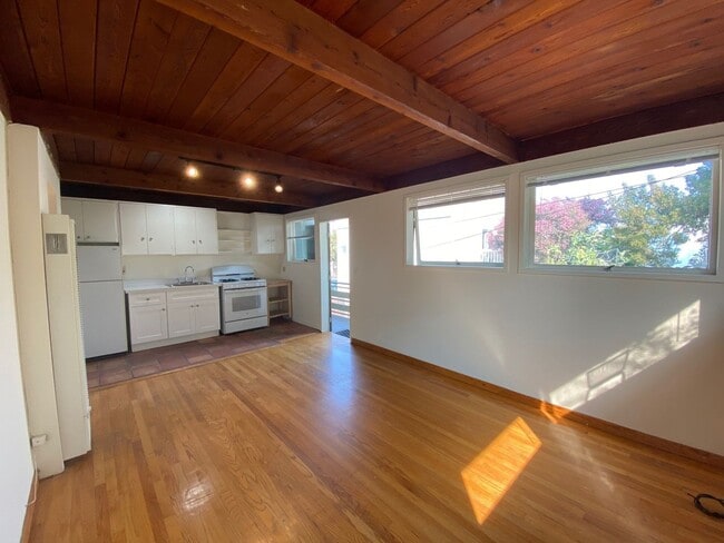 Building Photo - Top-Floor 1BD/1BA Apartment with Wood Ceilings, Garden Setting, and Easy North Berkeley BART Access
