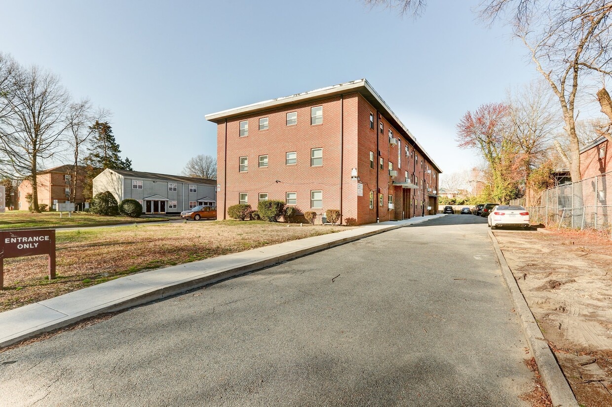 Photo - 3916 Chamberlayne Ave (Richmond, VA)