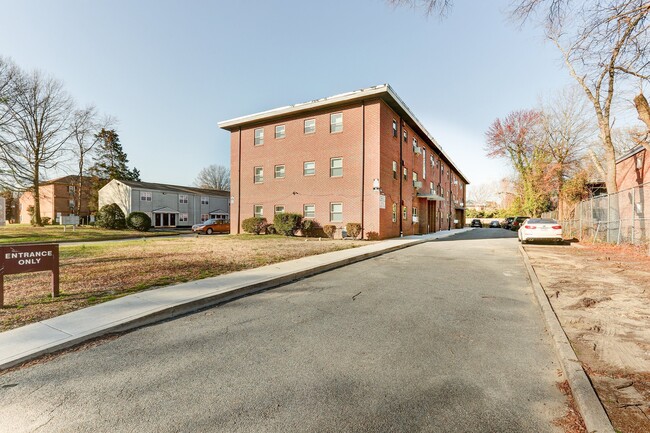 Building Photo - 3918 Chamberlayne Ave