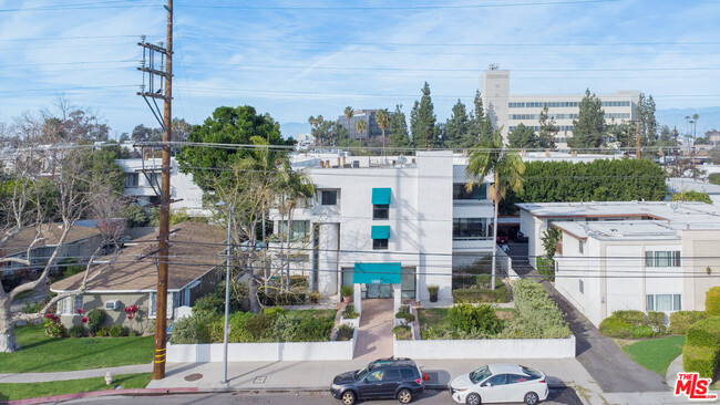 Building Photo - 10861 Moorpark St