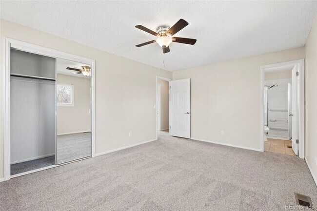Building Photo - Gorgeous home in Littleton!