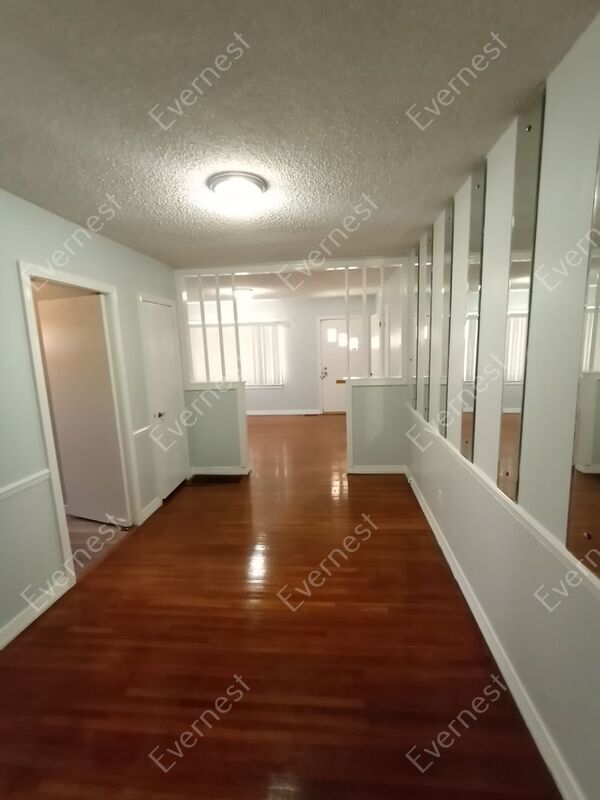 Foto del edificio - 600 Newton Dr