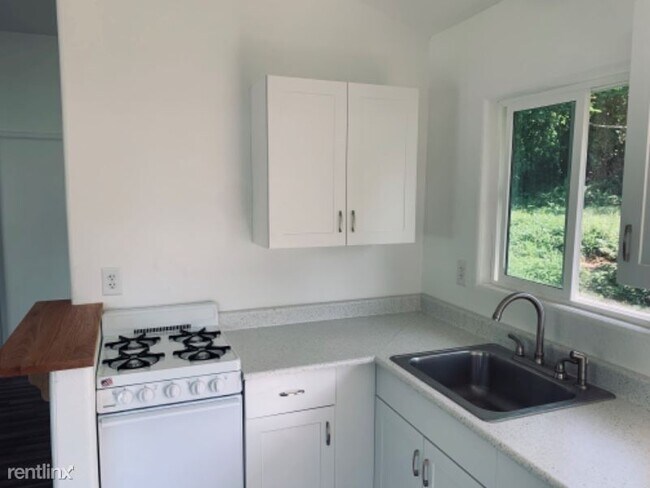 Building Photo - 76-6168-6168 Plumeria Rd
