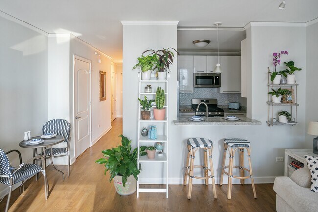 Building Photo - 420 E Waterside Dr