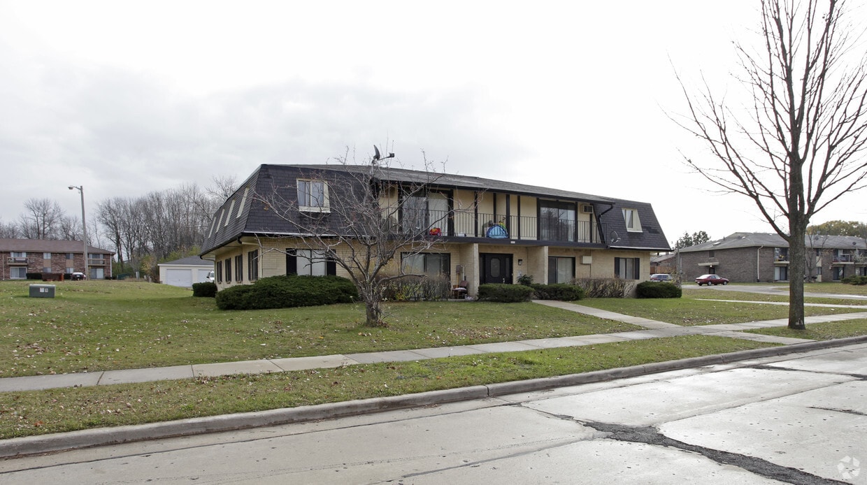 Building Photo - 9020 N 96th St