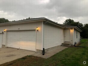 Building Photo - 330-338 Sycamore Dr