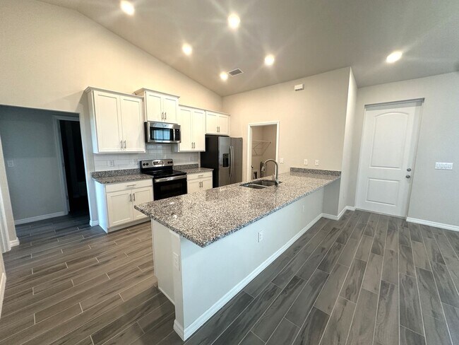 Building Photo - 4 Bedroom 2 Bathroom 3 Car Garage- NW Cape...