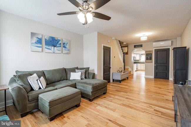 Building Photo - 225 W 6th Ave