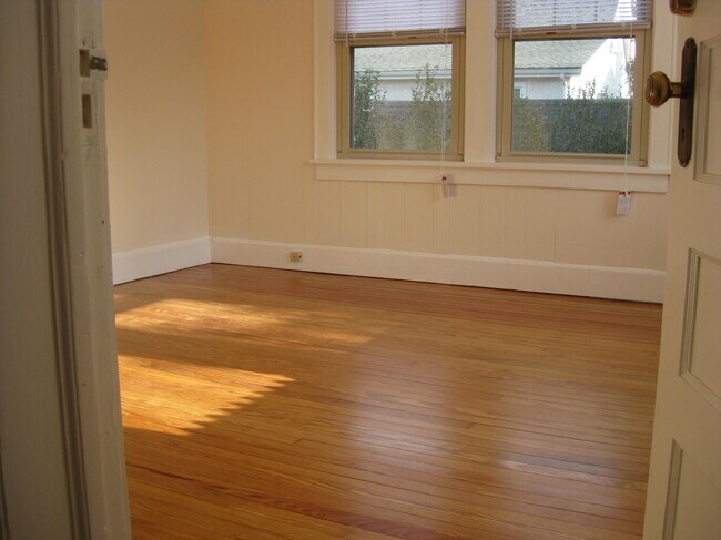 Dining Room - 8 S Smith St