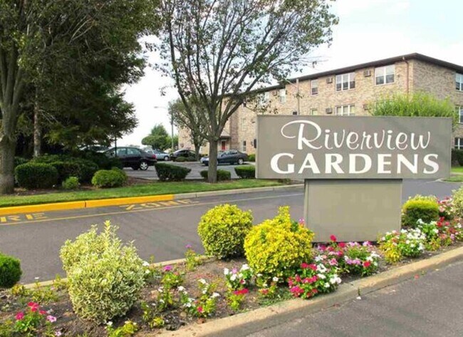 Foto del edificio - 84 Riverview Ct