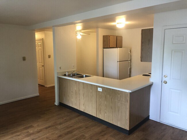 Foto del edificio - 4531 Boardwalk Dr