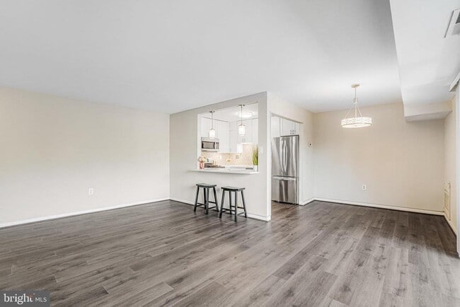 Building Photo - 6139 Leesburg Pike