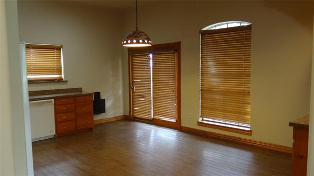 Foto del edificio - 5551 Woodland Hill