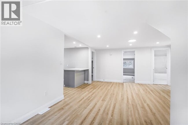 Building Photo - 10 Comet Ave