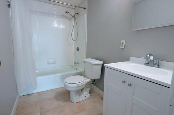 Foto del edificio - 46 Cochituate Rd