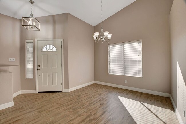 Foto del edificio - FOR RENT Palm Canyon