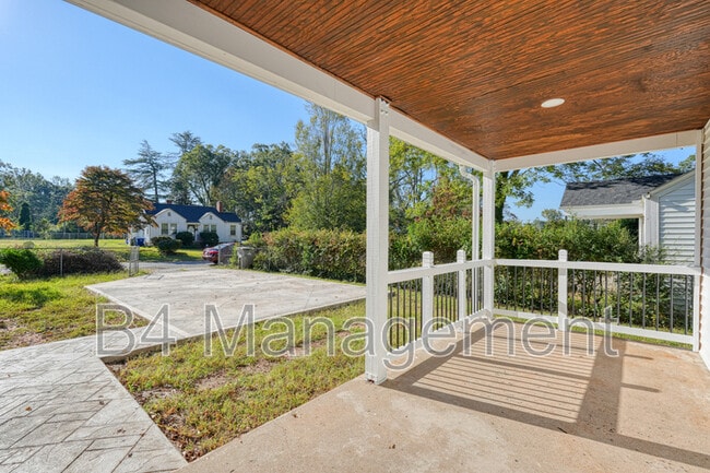 Building Photo - 127 Harvard Dr