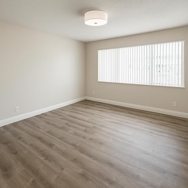 Building Photo - 537 S Sequoia Dr