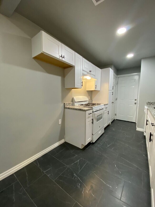 Foto del edificio - 1304 N 73rd E Ave