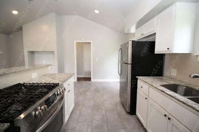 Building Photo - 511 E Latimer Ct