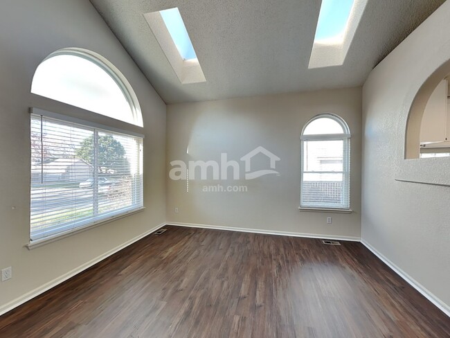 Building Photo - 4544 Espana Way